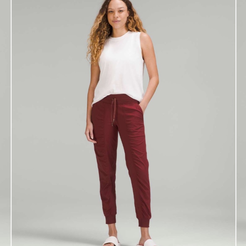Lululemon Dance Studio Mid-Rise Jogger
Red Merlot - Picture 1 of 6